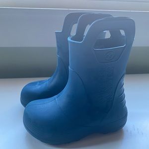 Perfect condition outdoor master blue boots